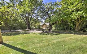 Pet-Friendly Cottage With Fire Pit - 3 Mi To Siu!